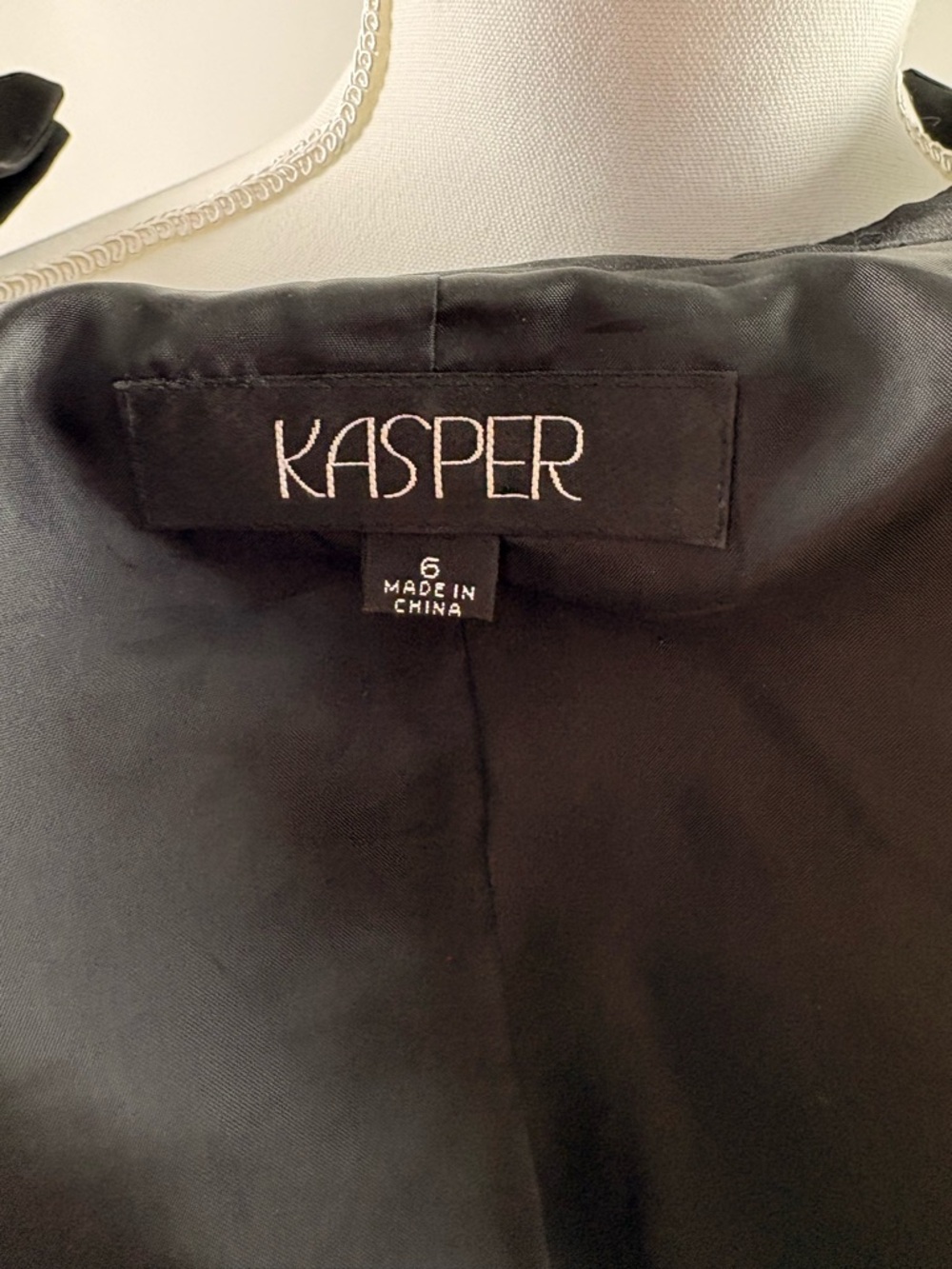 Kasper Black Embroidered Mandarin Collar Blazer Size 6 Jacket - Picture 4 of 5